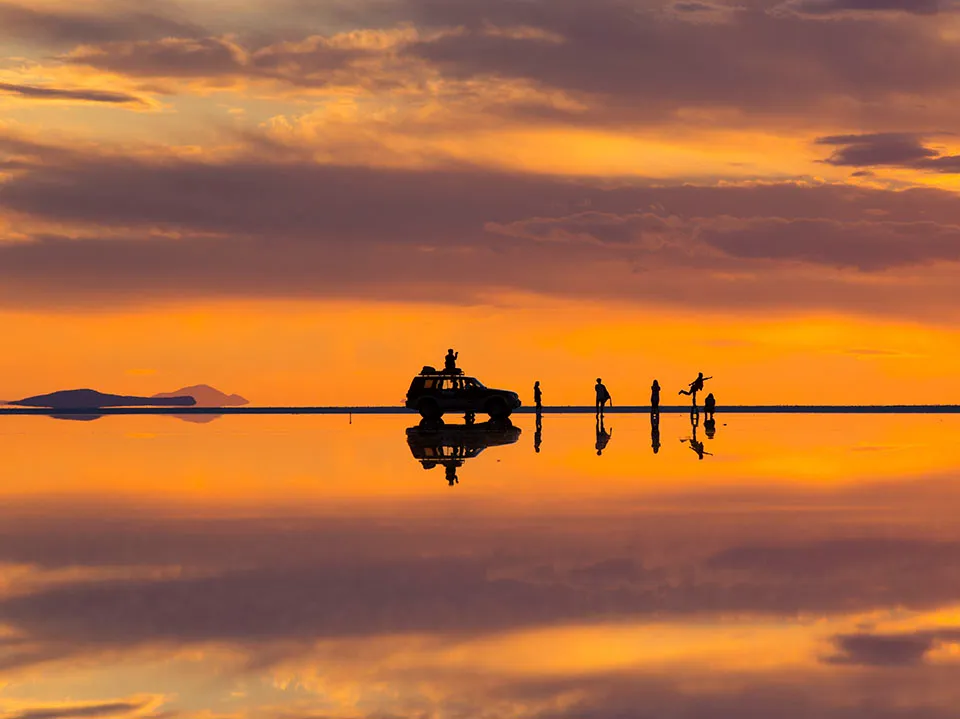 SALAR-UYUNI-LLUVIAS-ATARDECER-TOUR-SALAR-DE-UYUNI